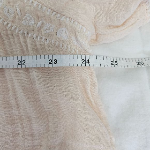 100% Cotton Made in India Old Navy top kin size XL, with embroidered detail - Picture 5 of 5